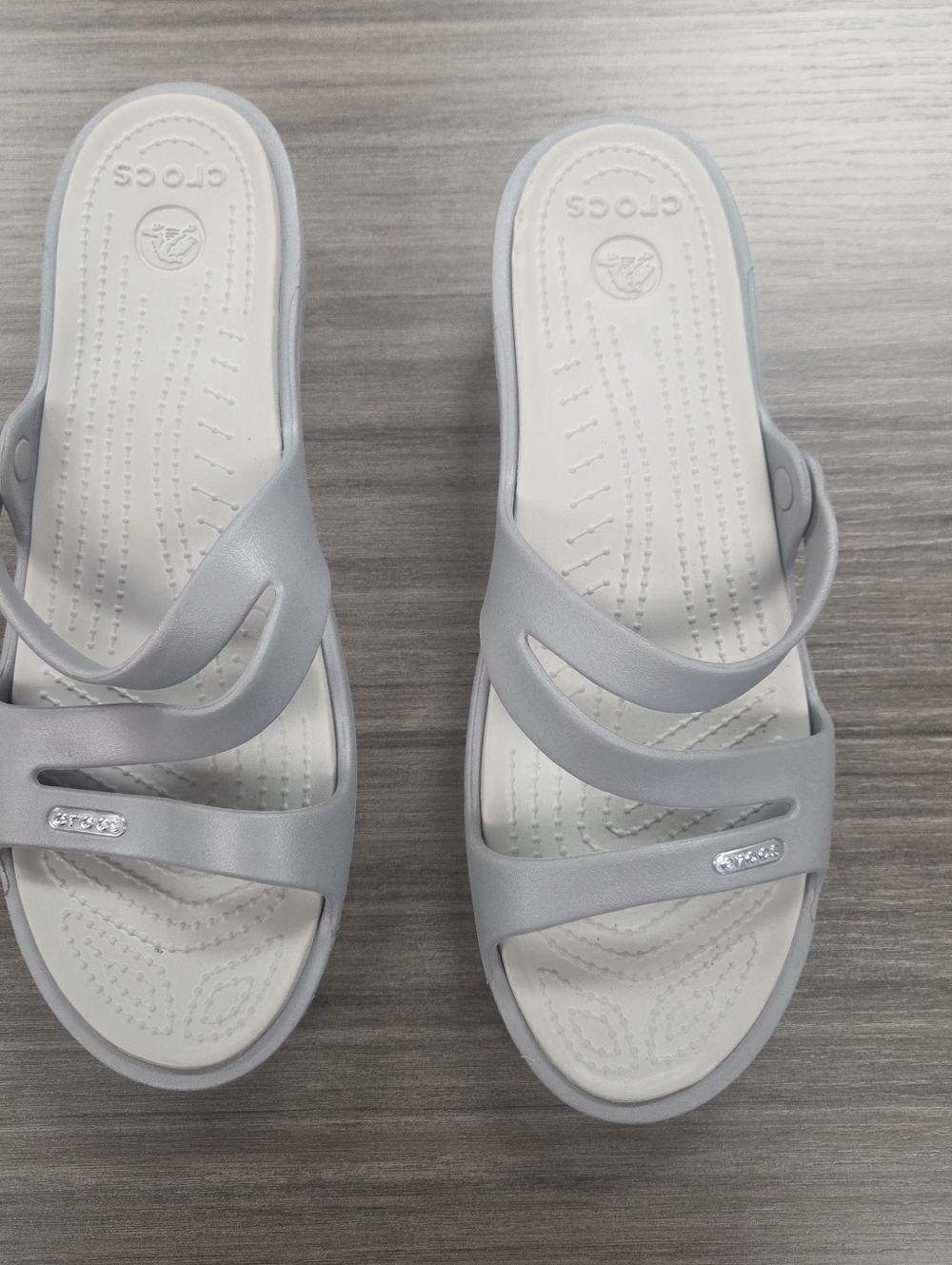 2 pairs of women's size 11 Crocs sandals - 1 new, 1 in great condition - Picture 2 of 9